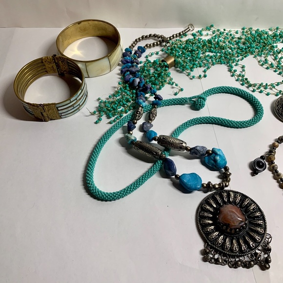Bead, Rock, Shell Jewelry Bundle - Picture 2 of 3